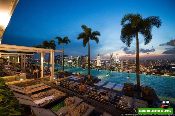 Отель Marina Bay Sands, бассейн под облаками [35 фото]