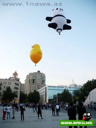 Воздушные шары в небе над Баку