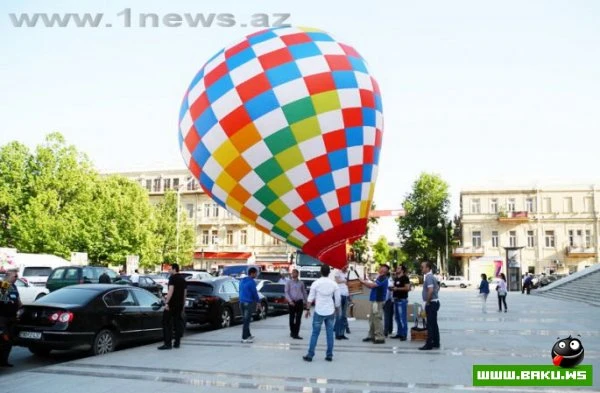 Воздушные шары в небе над Баку