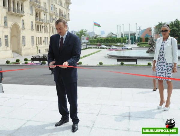 Президент Ильхам Алиев и его супруга Мехрибан Алиева приняли участие в открытии Бакинского фуникулера и подземного перехода на площади Азнефть Президент Ильхам Алиев и его супруга Мехрибан Алиева приняли участие в открытии Бакинского фуникулера и подземного перехода на площади Азнефть