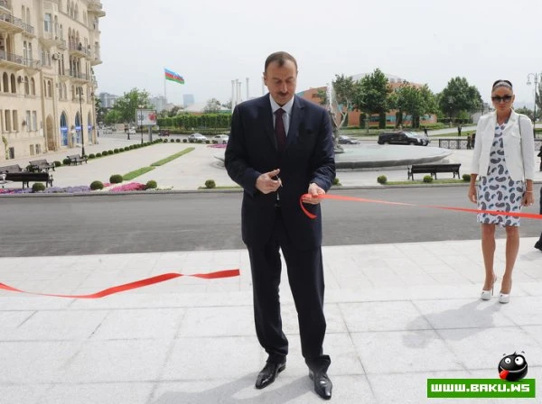 Президент Ильхам Алиев и его супруга Мехрибан Алиева приняли участие в открытии Бакинского фуникулера и подземного перехода на площади Азнефть Президент Ильхам Алиев и его супруга Мехрибан Алиева приняли участие в открытии Бакинского фуникулера и подземного перехода на площади Азнефть