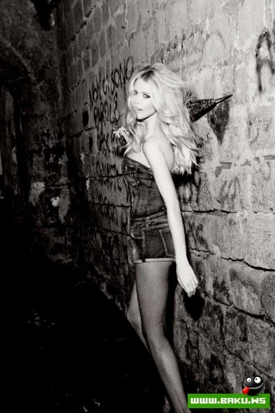 Клаудия Шиффер в рекламе Guess