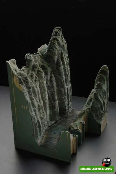 Книжные пейзажи от Гая Ларами
