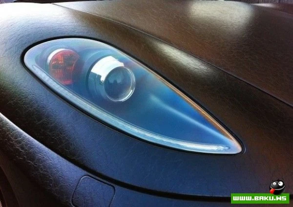 Ferrari F430, обтянутая черной кожей