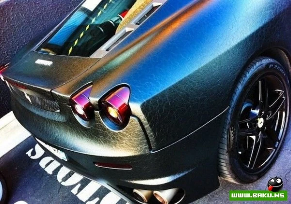 Ferrari F430, обтянутая черной кожей