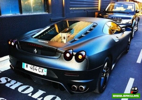 Ferrari F430, обтянутая черной кожей