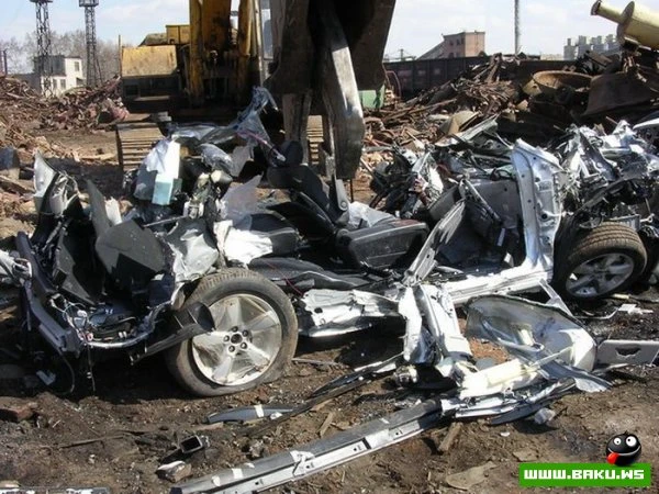 Уничтожения Lexus RX350 (17 фото)