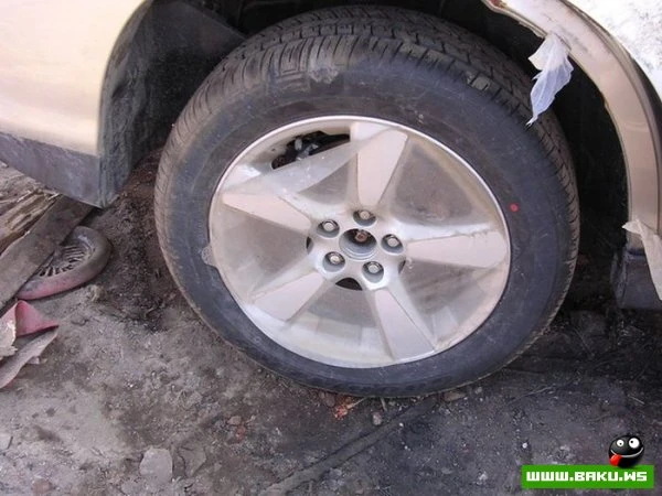 Уничтожения Lexus RX350 (17 фото)
