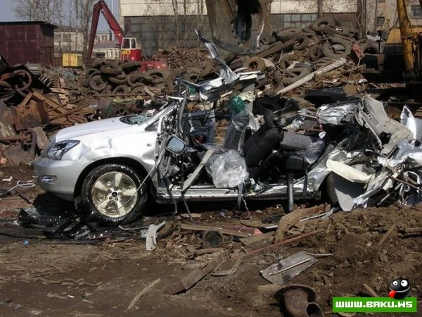 Уничтожения Lexus RX350 (17 фото)