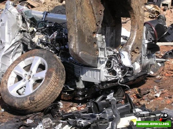 Уничтожения Lexus RX350 (17 фото)