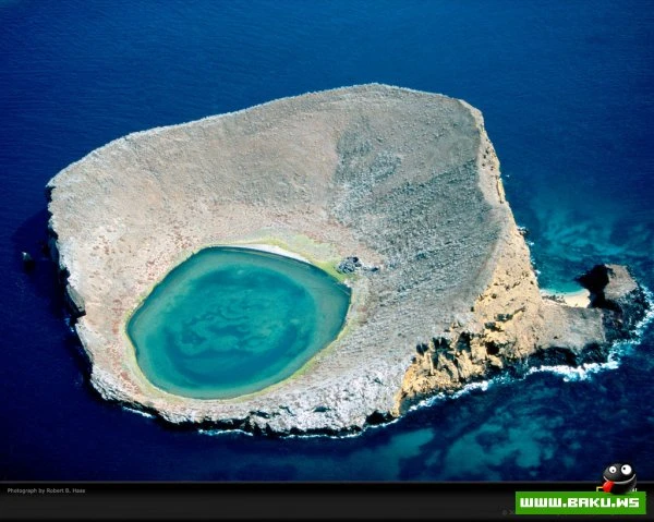 Планета Земля в синем цвете National Geographic
