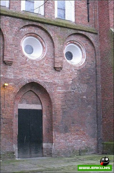 Забавные лица зданий