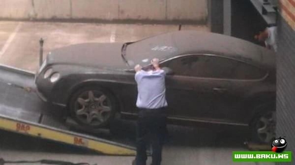 Брошенный Bentley