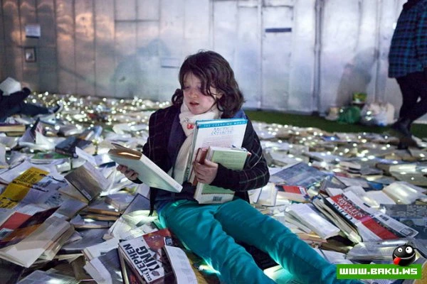 Река из книг в Мельбурне