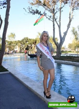 Участницы конкурса Miss Civilization совершили прогулку по Бакинскому бульвару