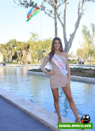 Участницы конкурса Miss Civilization совершили прогулку по Бакинскому бульвару