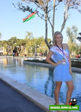 Участницы конкурса Miss Civilization совершили прогулку по Бакинскому бульвару
