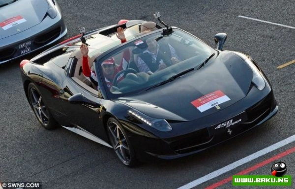 Почти 1000 Ferrari [видео]