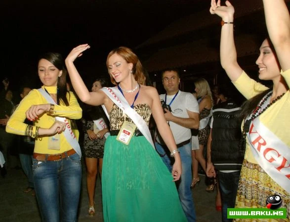 Конкурсантки Miss Civilization на вечеринке в Баку