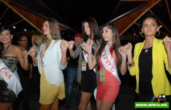 Конкурсантки Miss Civilization на вечеринке в Баку