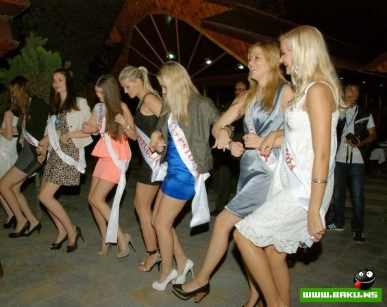 Конкурсантки Miss Civilization на вечеринке в Баку