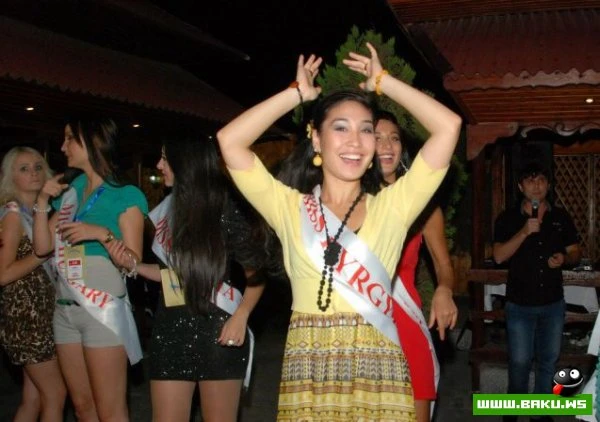 Конкурсантки Miss Civilization на вечеринке в Баку