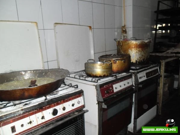 Магазин Ləziz торгует кулинарными изделиями без срока годности