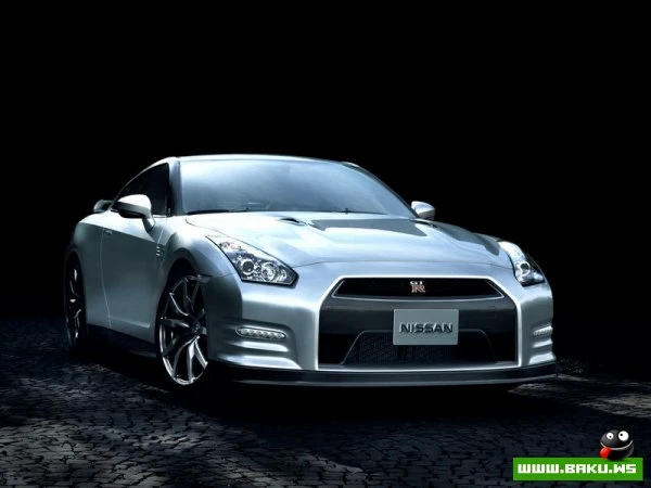 Nissan представил обновленный суперкар GT-R