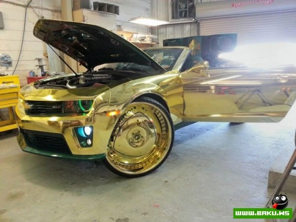 Золотое Chevrolet Camaro King ZL1 и 30-дюймовые колеса
