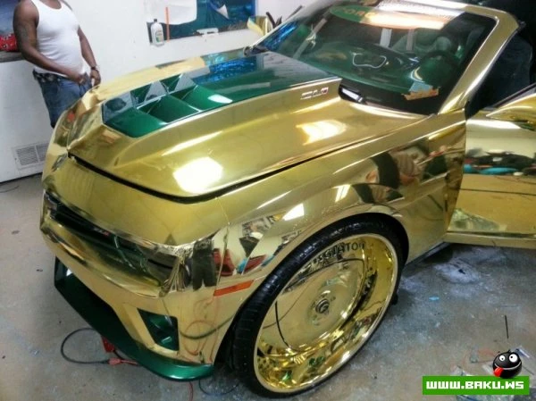 Золотое Chevrolet Camaro King ZL1 и 30-дюймовые колеса