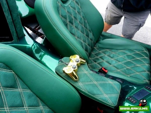 Золотое Chevrolet Camaro King ZL1 и 30-дюймовые колеса