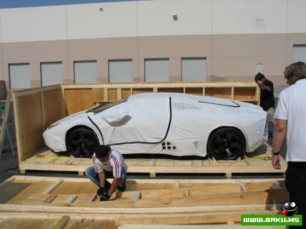 Распаковка новенького Lamborghini Reventon
