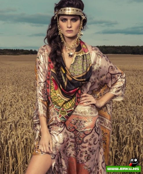 Летняя Изабели Фонтана (Isabeli Fontana) в двух фотосетах Жака Декекера (Jacques Dequeker)