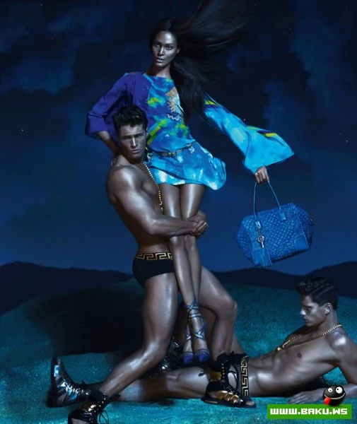 Кейт Мосс в рекламе Versace