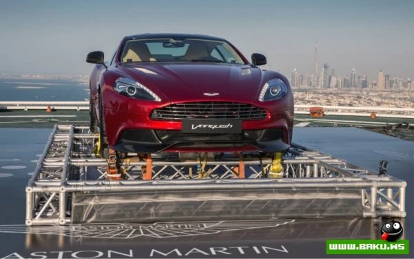 Дубаи: Aston Martin Vanquish подняли на 300 метров в высоту [видео]