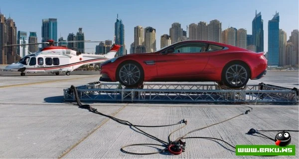 Дубаи: Aston Martin Vanquish подняли на 300 метров в высоту [видео]