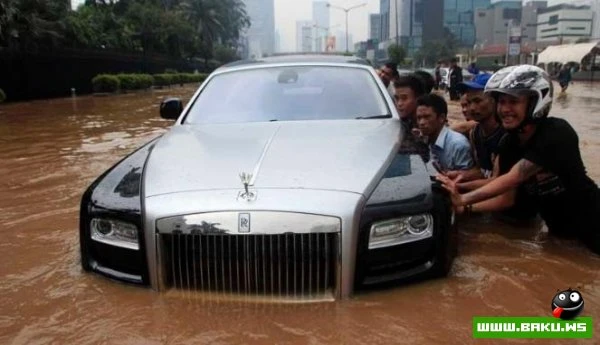 Rolls-Royce Ghost: лицом к лицу с наводнением в Индонезии [фото]