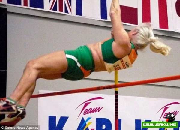 77-летняя бабуля стала чемпионкой мира по прыжкам с шестом
