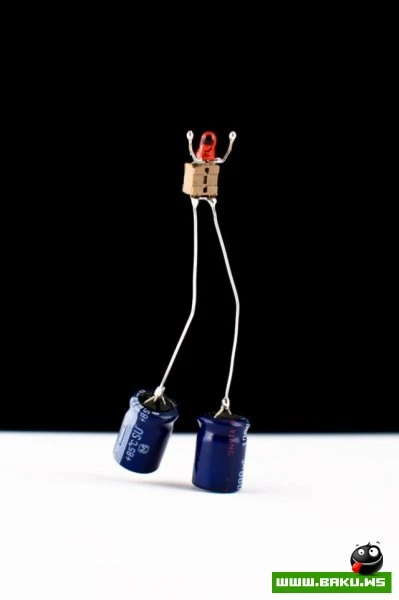 Sparebots: крошечные роботы из радиодеталей