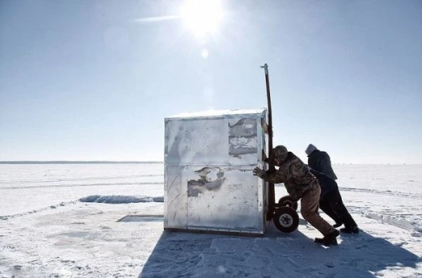 Экстремальная рыбалка осетра на озере Виннебаго