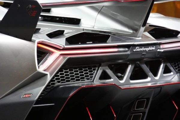 Lamborghini представил свой самый быстрый автомобиль