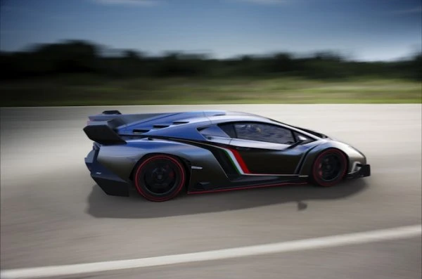Lamborghini представил свой самый быстрый автомобиль