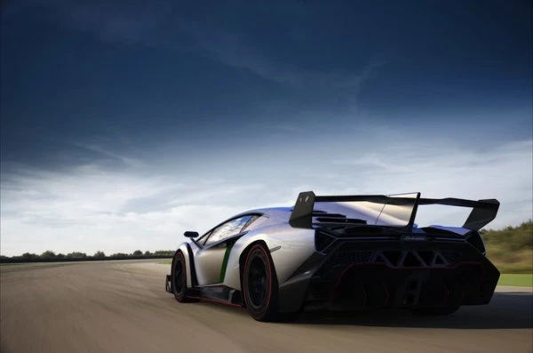 Lamborghini представил свой самый быстрый автомобиль