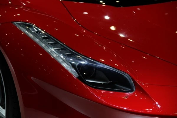 Ferrari создал самое мощное гибридное авто в истории