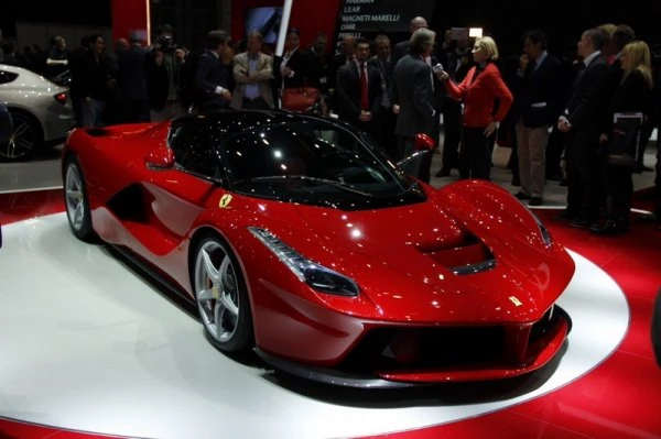 Ferrari создал самое мощное гибридное авто в истории