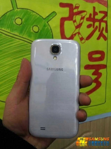Первые снимки смартфона Samsung Galaxy S4