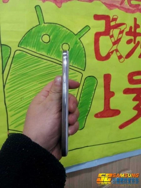 Первые снимки смартфона Samsung Galaxy S4