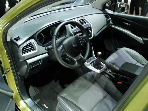 Suzuki представила в Женеве новый SX4
