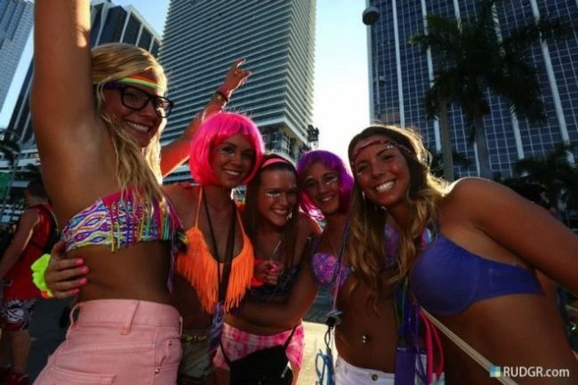 Девушки Ultra Music Festival