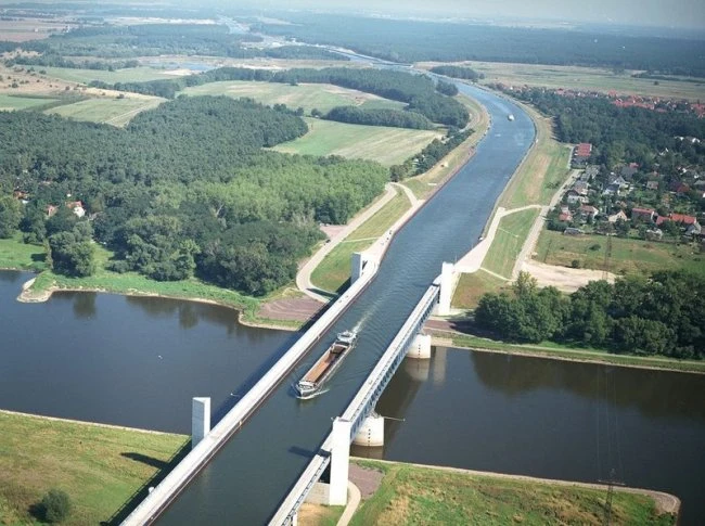Самые выдающиеся водяные мосты мира